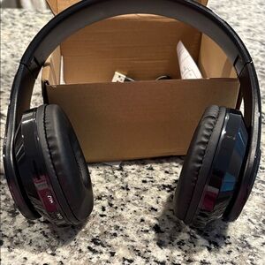 Black Wireless Headphones